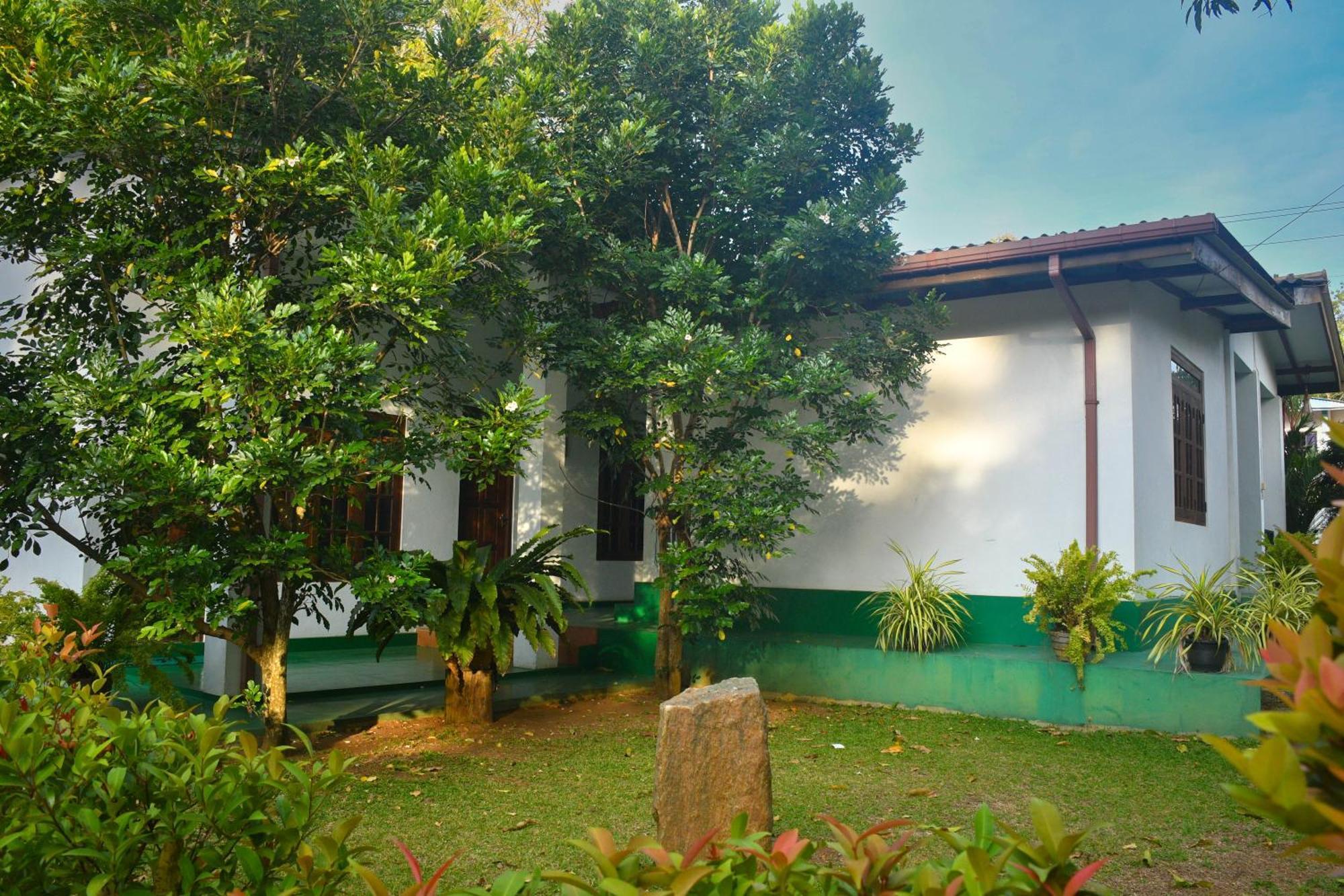 White Eagle Hotel Sigirija Zewnętrze zdjęcie