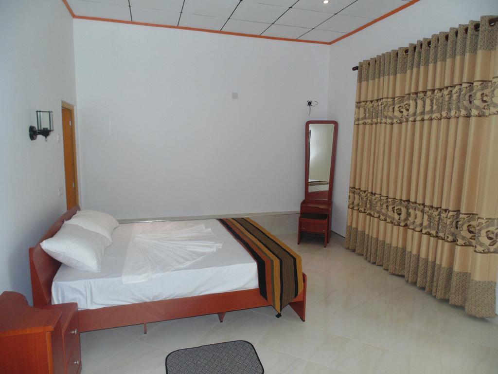 White Eagle Hotel Sigirija Pokój zdjęcie